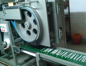 為什么高速輪轉(zhuǎn)智能檢測定位不干膠貼標機